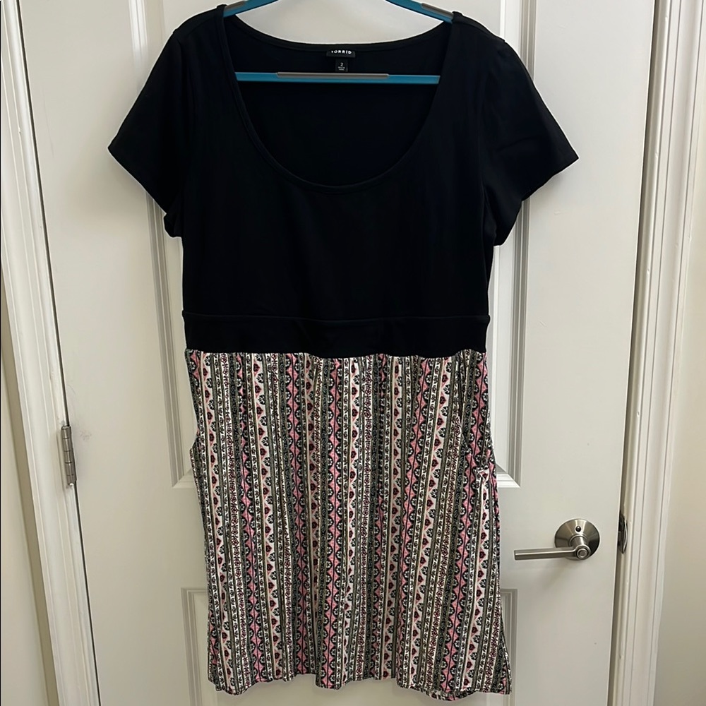 Torrid Size 2 Black and Patterned Casual Mini Sundress
